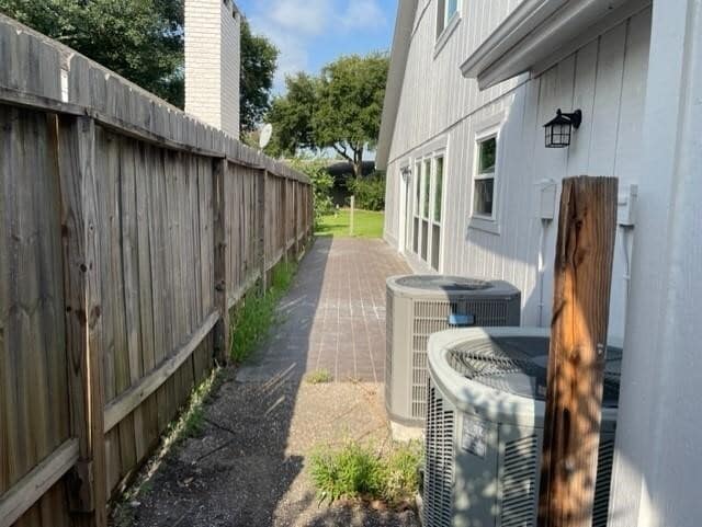 Building Photo - 2802 Foxfire Cir