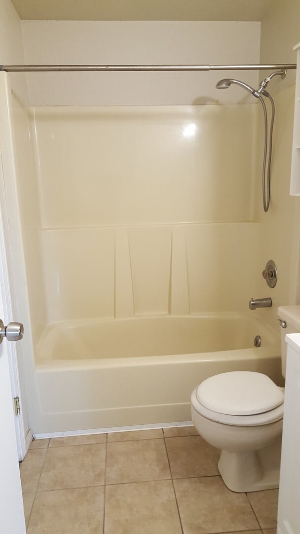 Building Photo - UNIVERSITY PLACE 4 bdrm, 2 bath, $2995 rent 6 month lease