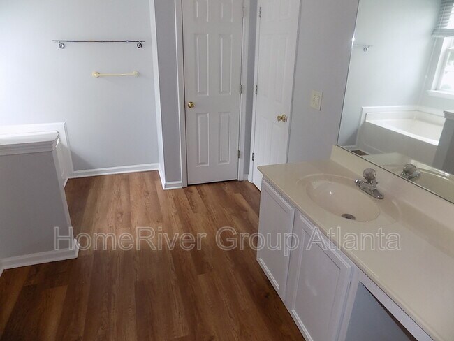 Building Photo - 460 Springbottom Ct SE