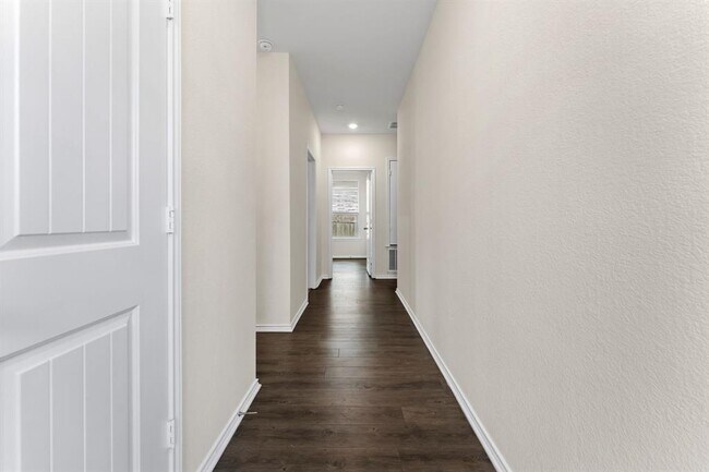 Building Photo - 633 Weizenbock Ln