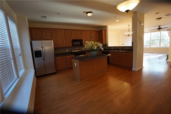 Building Photo - 4652 Creekside Villas Way