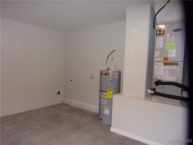 Building Photo - 5251 E Backner Ln