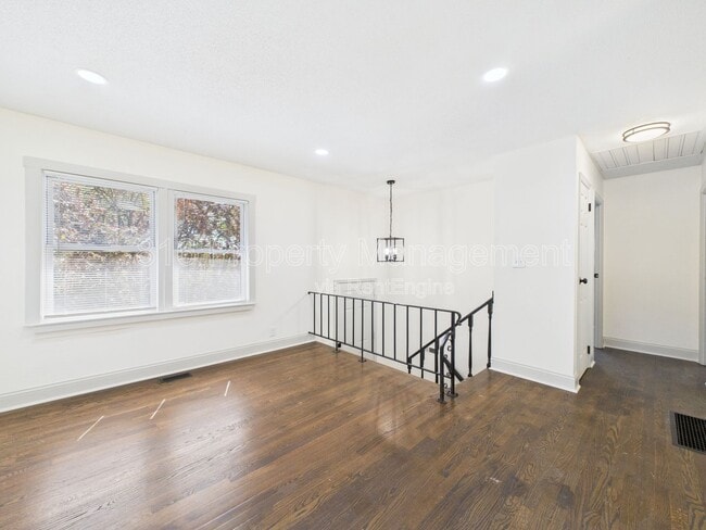 Building Photo - 1406 N Ponca Dr