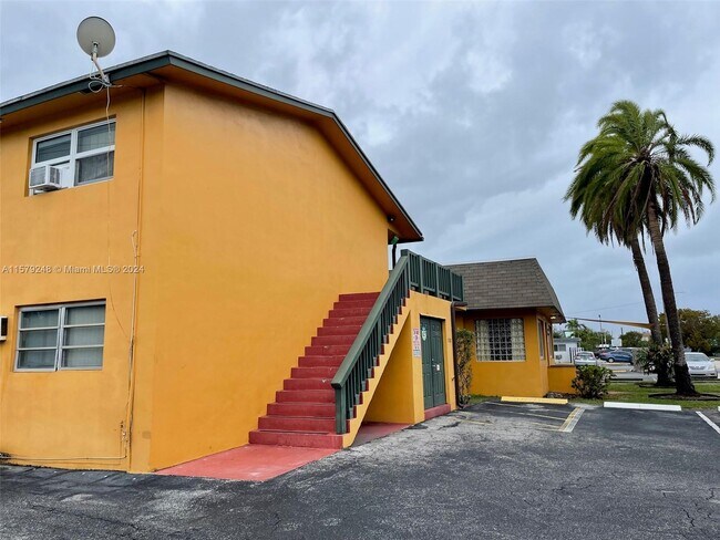 Building Photo - 1702 McKinley St