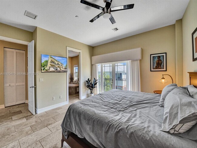 Building Photo - 2356 Wilton Dr