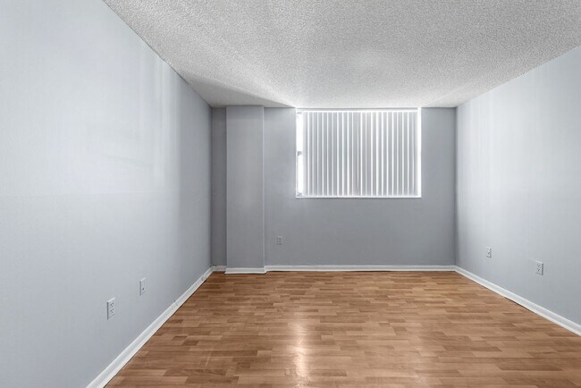 Building Photo - 210 174th St