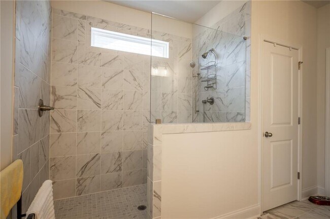 Building Photo - 729 Glenside Dr