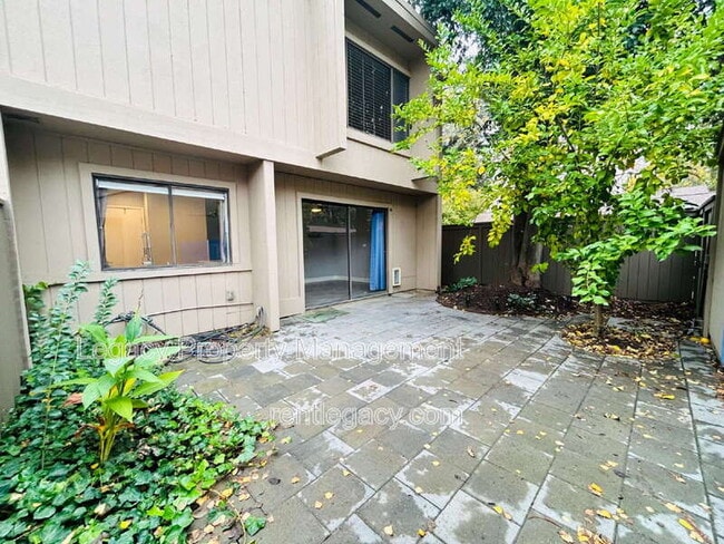 Building Photo - 134 Hartnell Pl