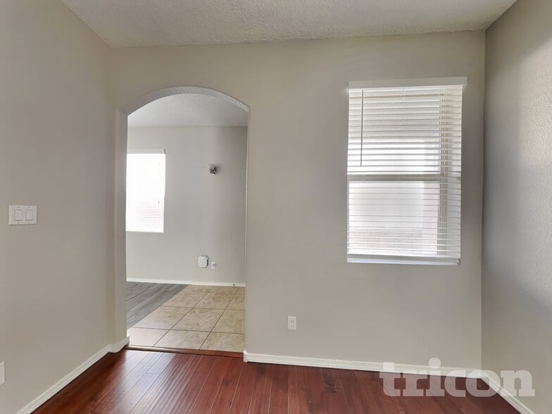 Building Photo - 11628 Thistledown Rd SE