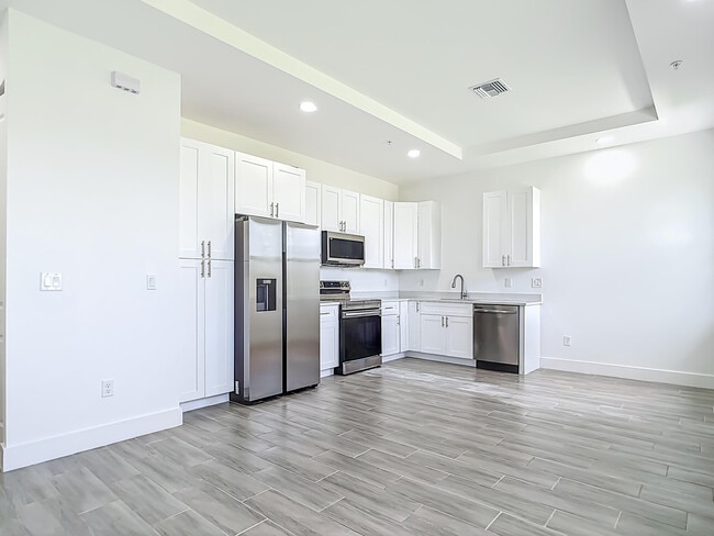 Building Photo - 260 West Dr