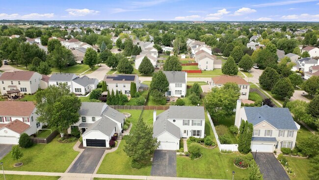 Building Photo - 10570 Wing Pointe Dr