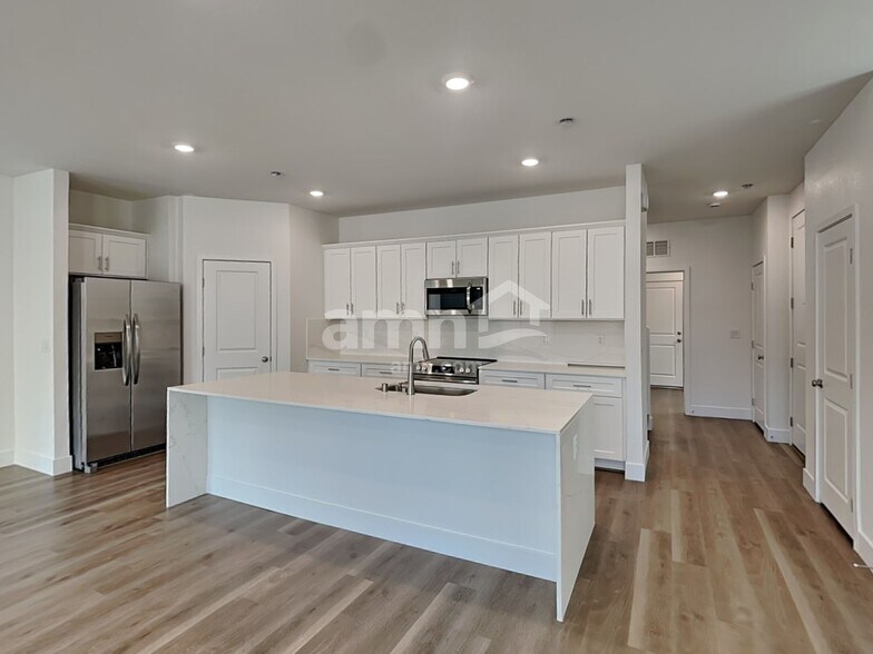 Building Photo - 6449 Marthas Vineyard Ave