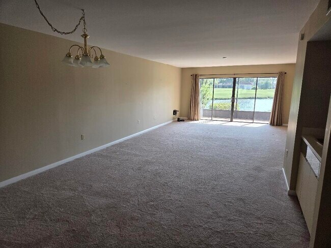 Building Photo - 3200 Twin Lakes Terrace