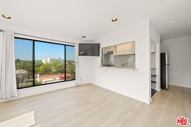 Building Photo - 1225 S Longwood Ave