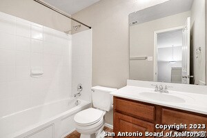 Building Photo - 735 Park Point