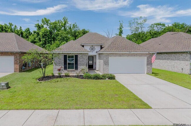 Building Photo - Modern 3 Bedroom Home with Private Backyard Views in Forestwood