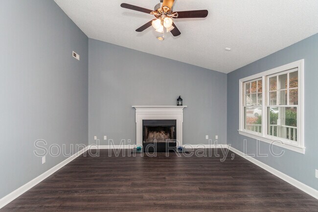 Building Photo - 2113 Tanglewood Rd