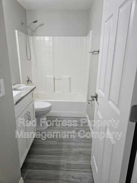 Building Photo - 410 SW 40th Terrace