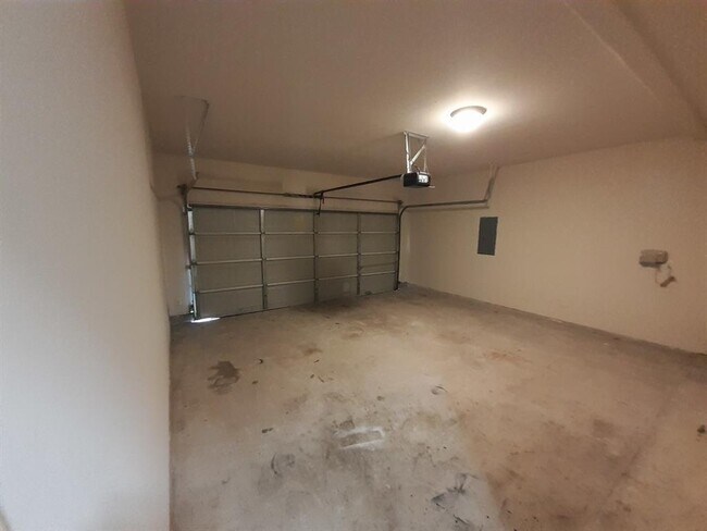 Building Photo - 5835 Beeston Ln