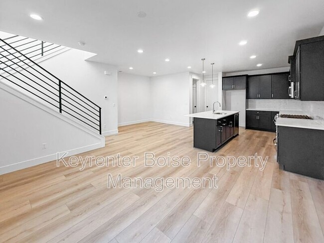 Building Photo - 280 S Filbert Ln