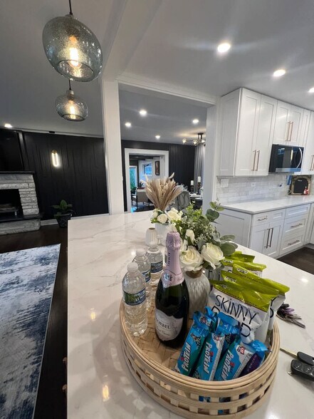 Building Photo - 7018 Le Claire Ave