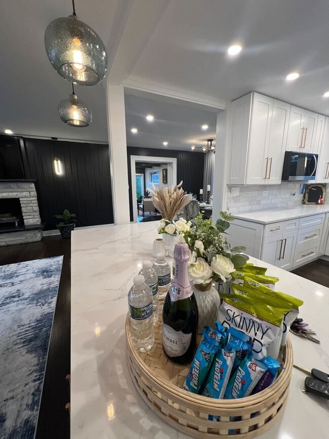 Building Photo - 7018 Le Claire Ave