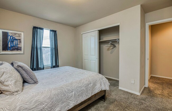 Building Photo - Westside area for Short or Long Term Rental (Completely Furnished) Beautiful 3 bed/2.5 baths plus...