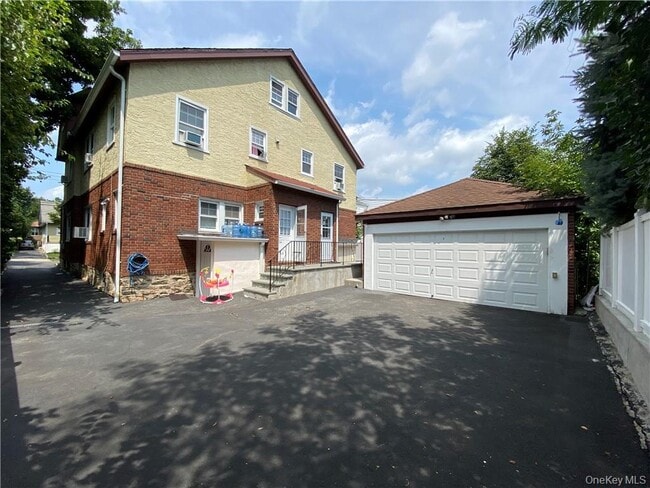 Building Photo - 321 Hayward Ave