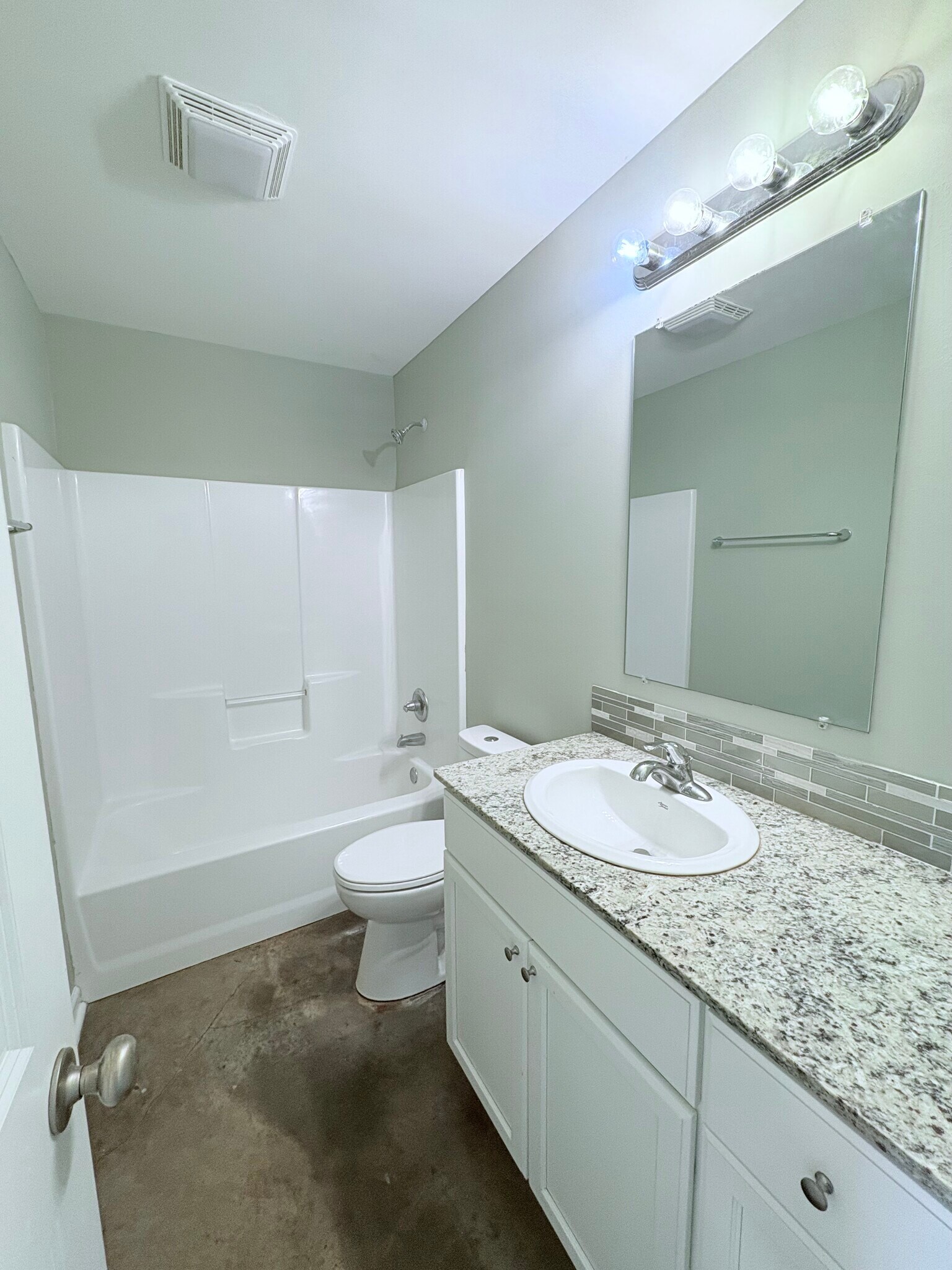 Building Photo - 1534 S Patout St