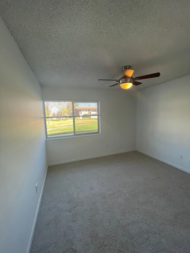 Building Photo - Updated 3BD/ 2BA Gunbarrel Condo- NEW CARP...