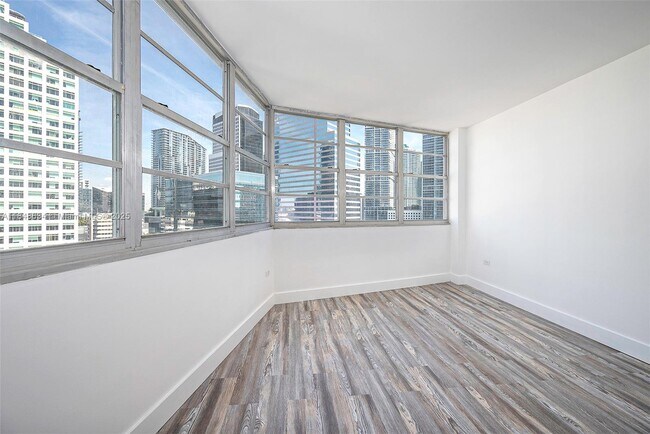 Building Photo - 801 Brickell Bay Dr