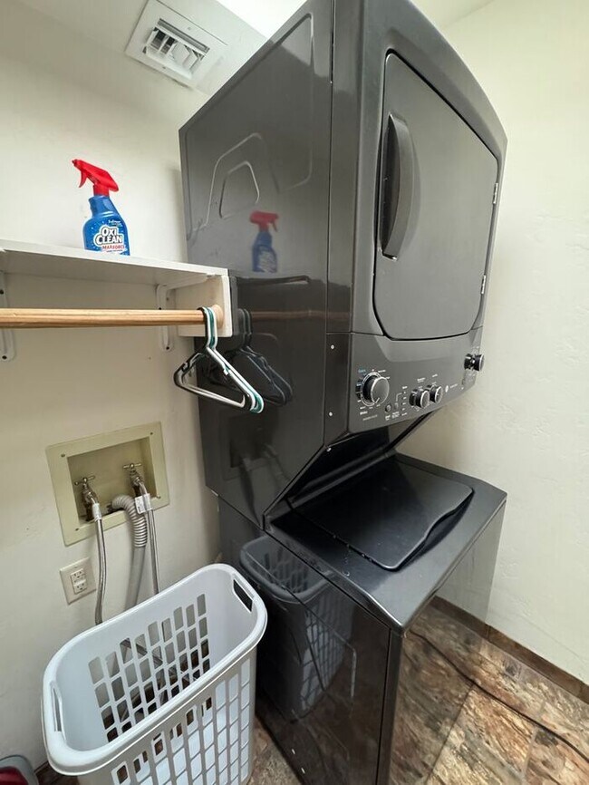 Building Photo - 4030 E Camino de la Bajada