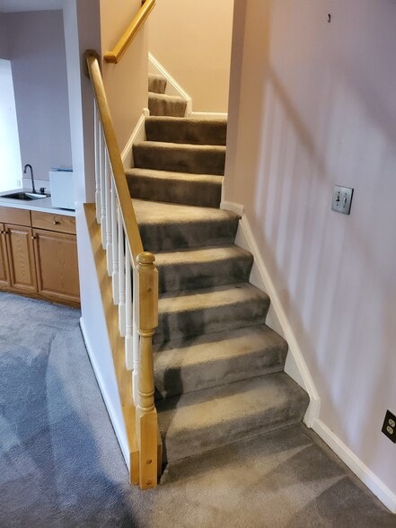 Stairs for upstairs - 7407 Arundel Pl