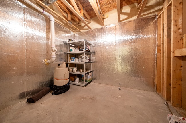 Building Photo - 5029 Hankerson Ave