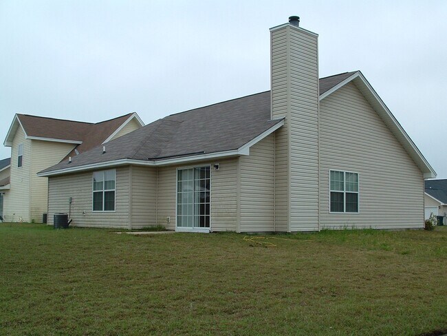 Building Photo - 25 Halyard Dr