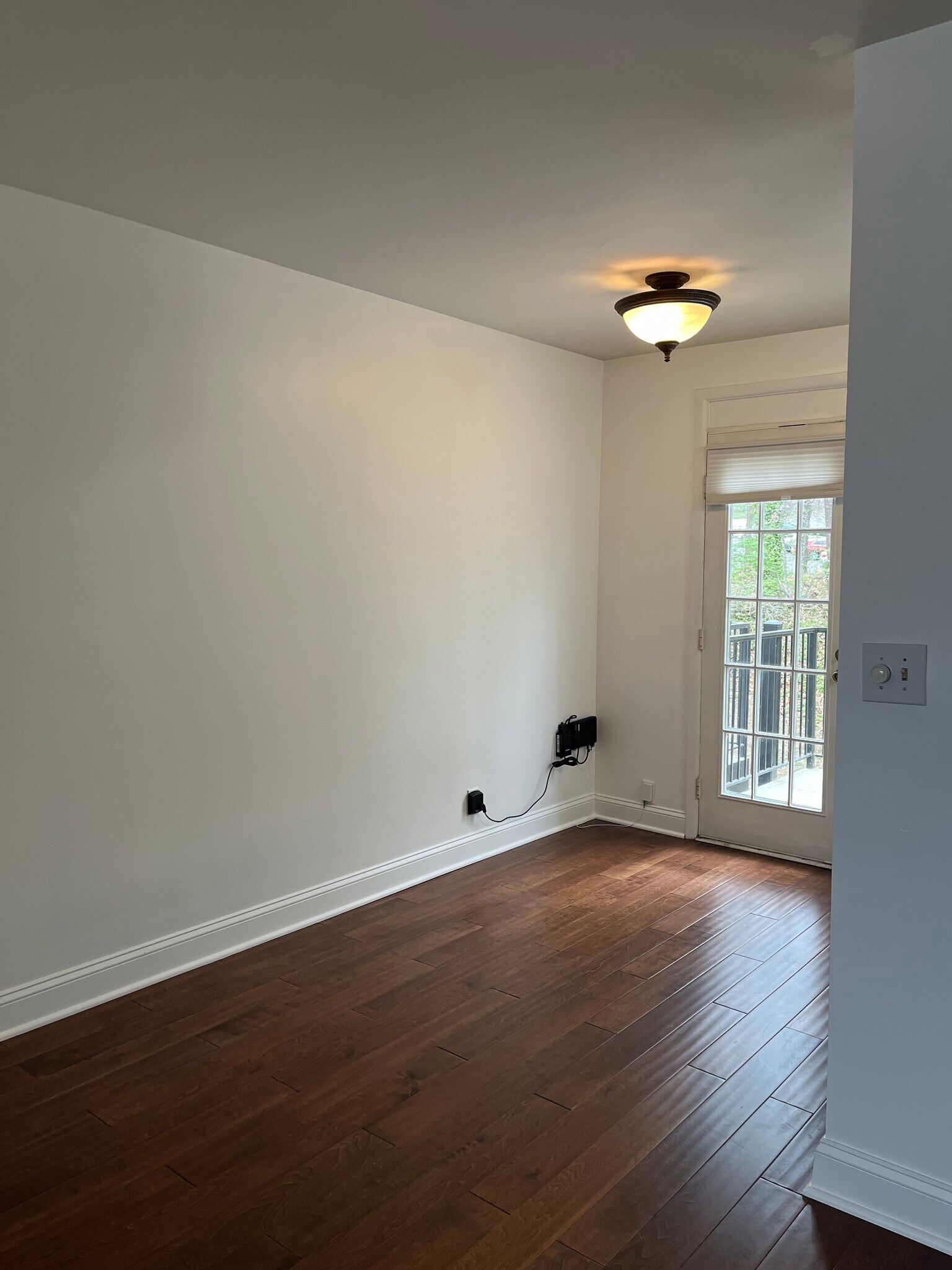 Building Photo - 2721 S Walter Reed Dr