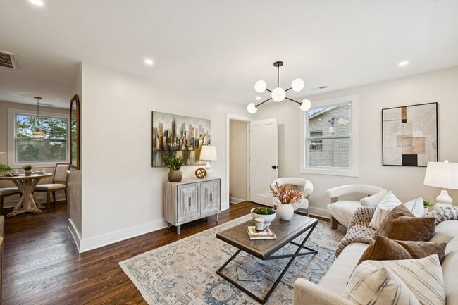 Building Photo - 215 Ash Dr