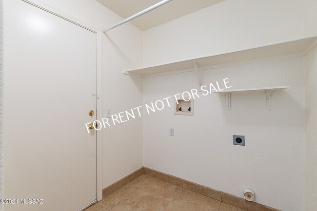Building Photo - 7442 W Sonesta Dr