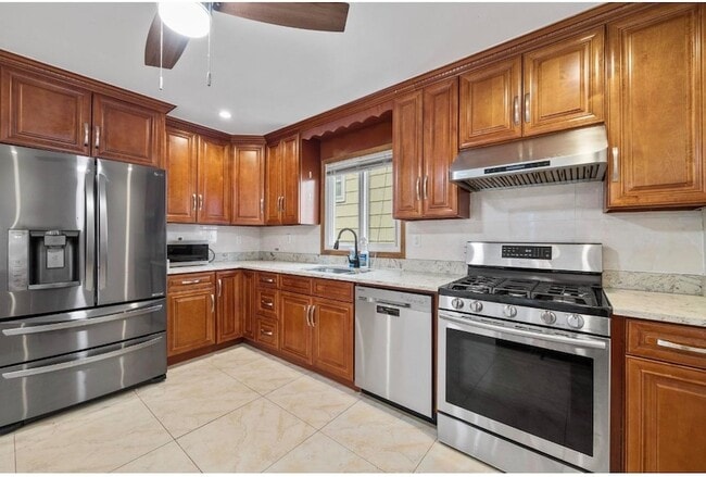 Building Photo - 93 Lord Ave