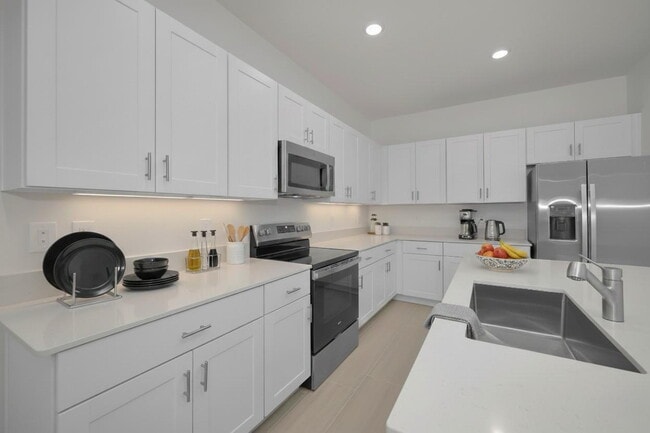 Building Photo - Beautifully Designed Villa in Angeline – Modern, Easy Florida Living