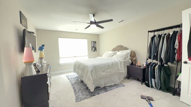 Building Photo - Modern 4-Bedroom Virginia Beach Home Near Town Center!