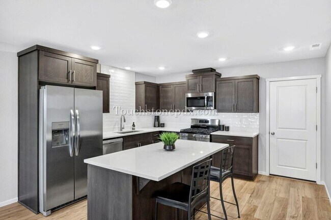 Building Photo - Recently Built Woodburn Townhome Featuring A/C