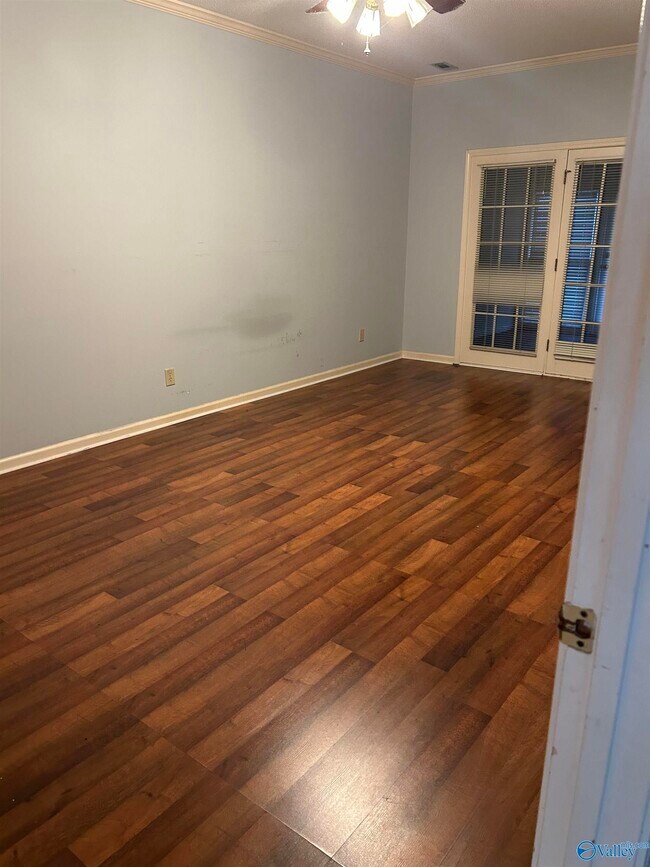 Building Photo - 1532 River Bend Pl SE