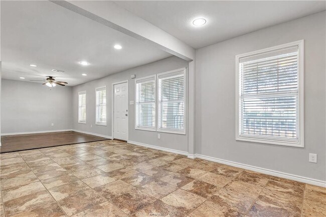 Building Photo - 108 Gilchrist Ave