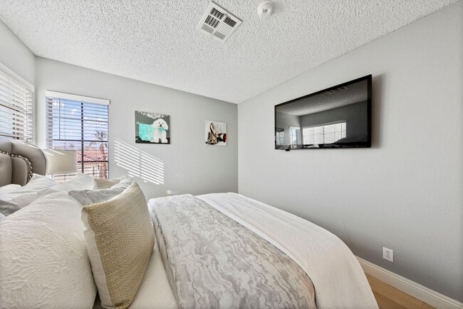 Building Photo - Fully furnished gorgeous Silverado Ranch home!