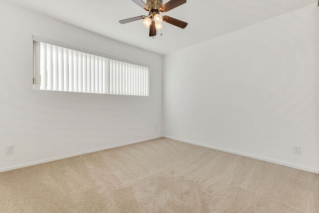 Building Photo - 4950 Louise Ave