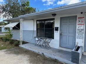 Building Photo - 521 SW 9th St