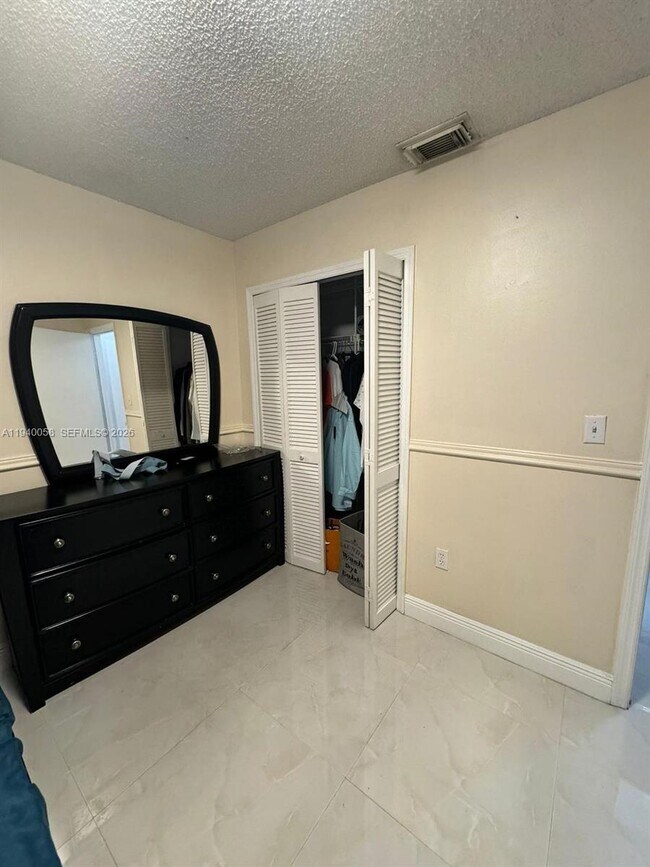 Building Photo - 31XX W 72nd St