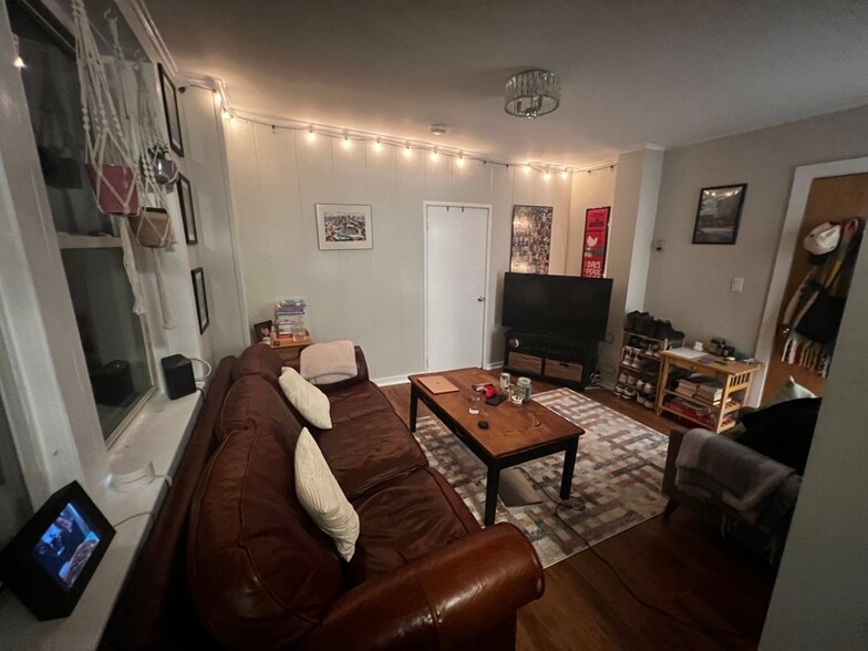 Building Photo - 155 Endicott St