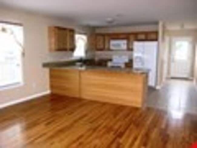 Primary Photo - 611 Cedar St